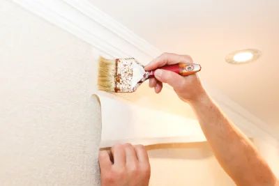 Pose de papier peint à Crécy-la-Chapelle — revêtements muraux et toiles de verre